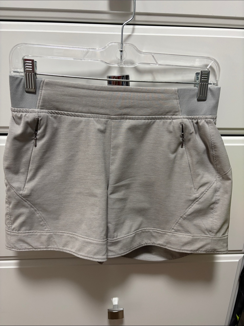CALIA by Carrie Underwood Anywhere 5” grey cuff shorts size XS